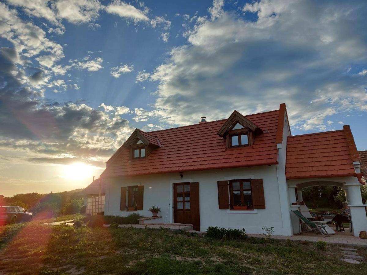 Villa Casa Beata Lesencetomaj Exterior foto